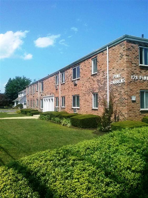 Pine Gardens in Freeport, NY Eagle Rock Apartments